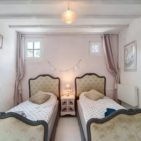 Maison De Le Blanc *